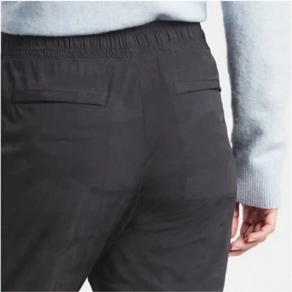 Athleta Brooklyn Camo Lined Jogger Black Textured 4 - Picture 6 of 9